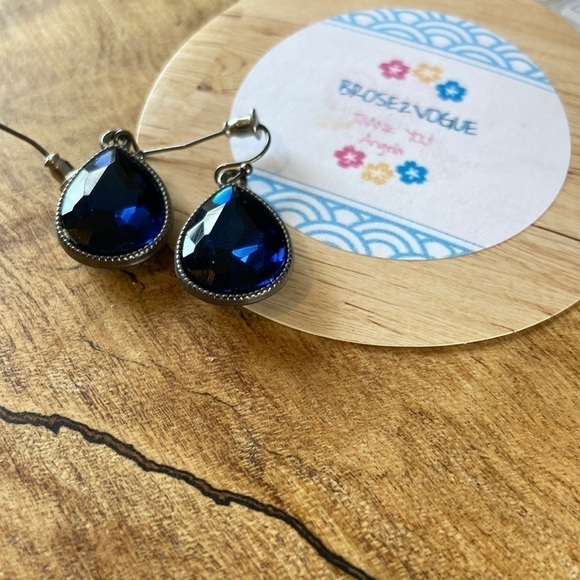 Gorgeous Blue Stone Earrings - Picture 2 of 4